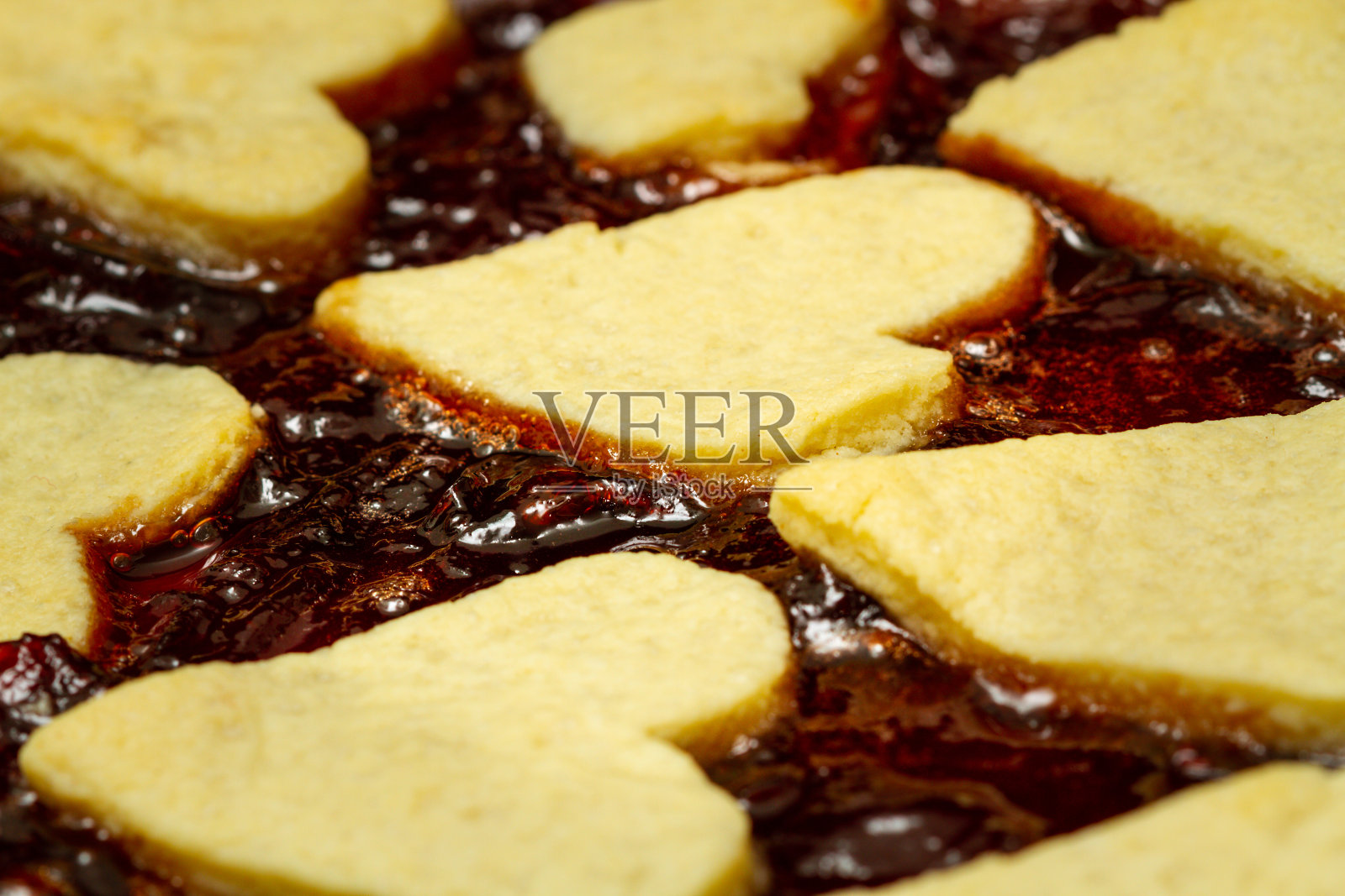 心形装饰的果酱馅饼照片摄影图片