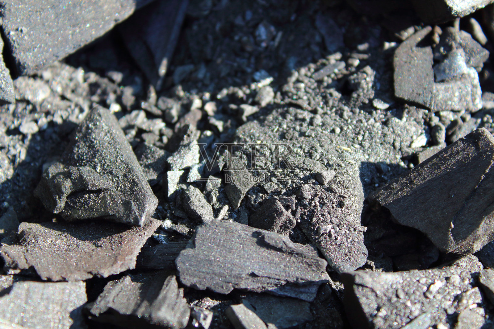 黑人干木炭。特写镜头。背景。纹理。照片摄影图片