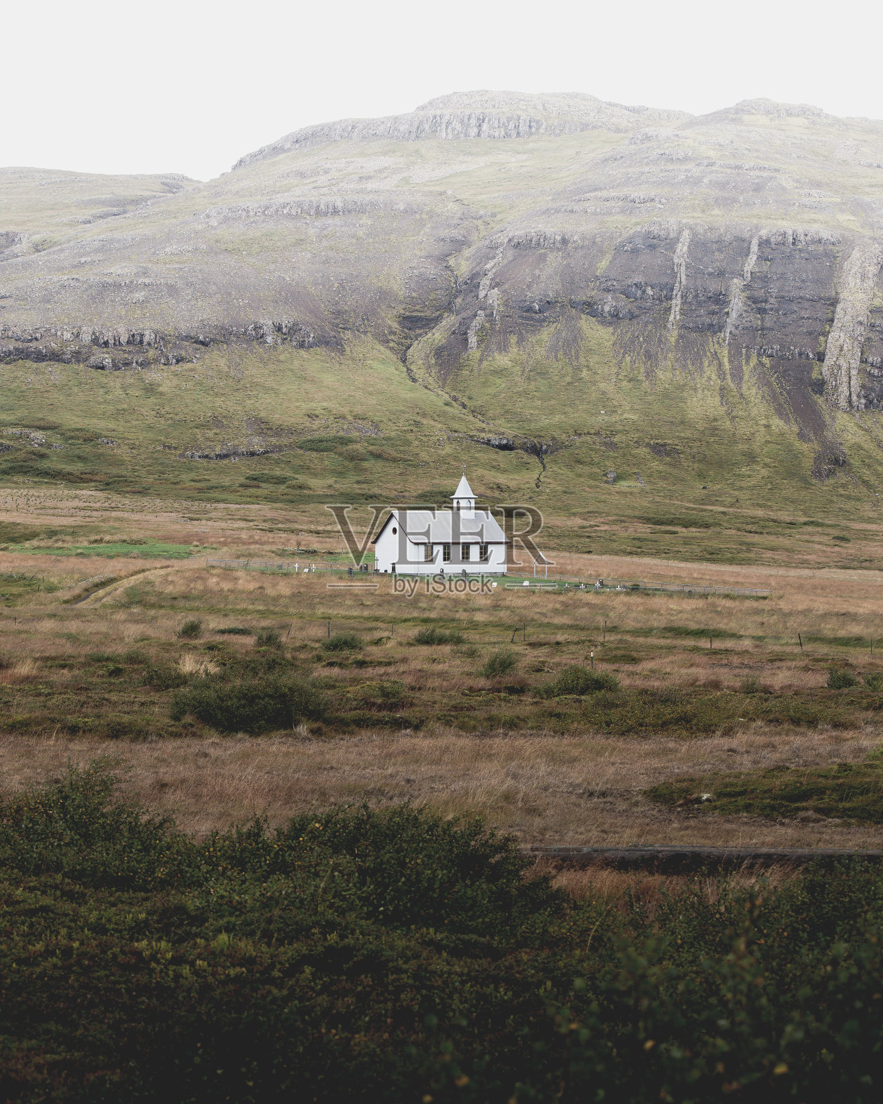 高地上的冰岛教堂照片摄影图片