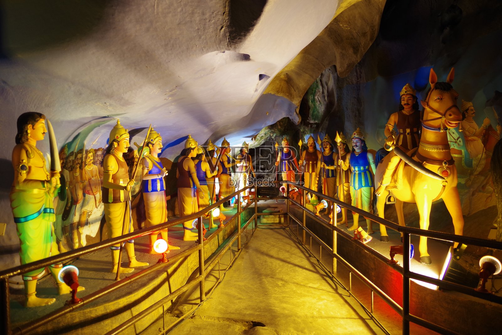 在吉隆坡的洞穴里照片摄影图片