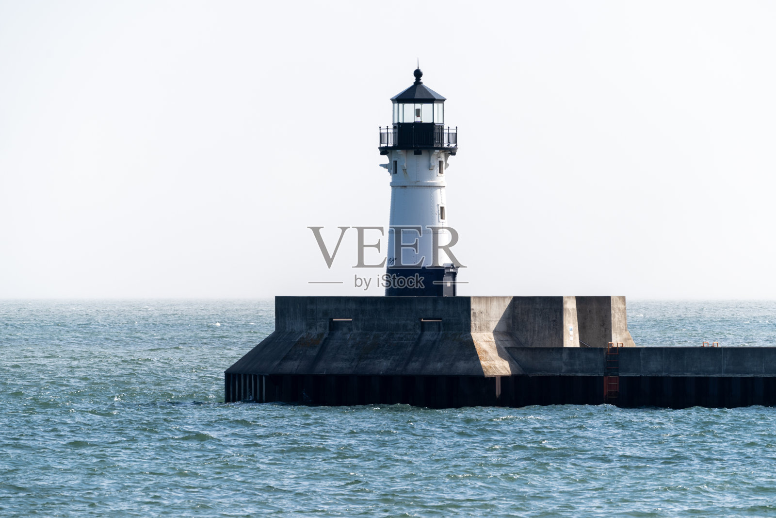 运河公园苏必利尔湖上的德卢斯港北防波堤灯塔照片摄影图片