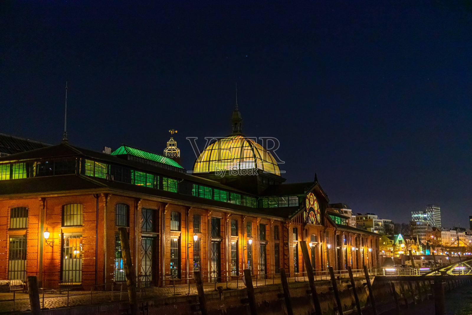 汉堡Fischmarkt市场的夜景照片摄影图片