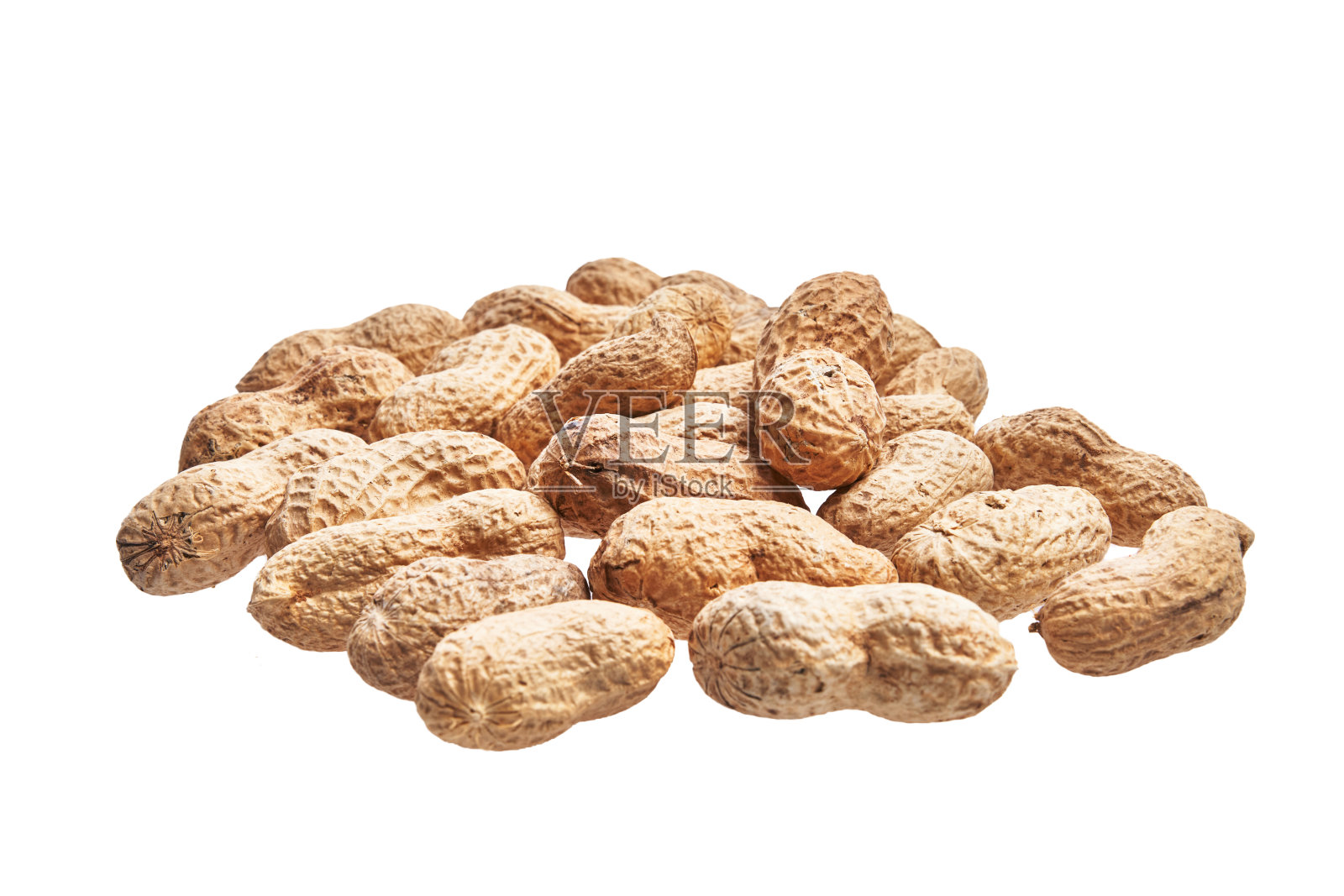 一串花生与壳孤立在一个白色的背景照片摄影图片