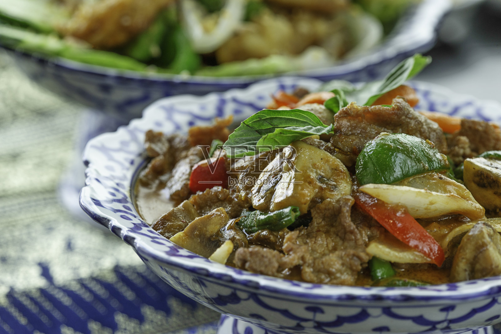 泰式牛肉蔬菜炒照片摄影图片