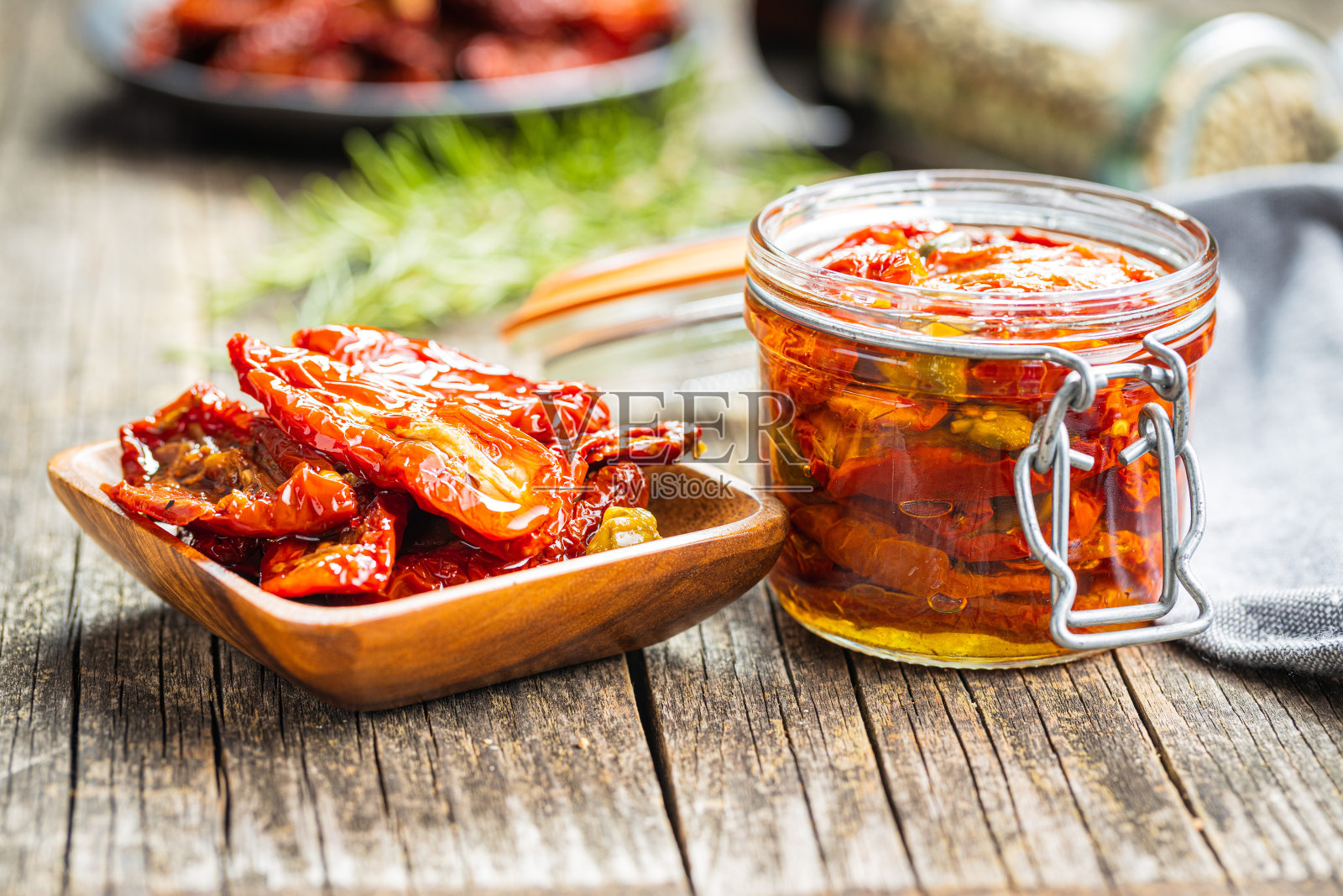 太阳tomatoe干。腌西红柿。照片摄影图片