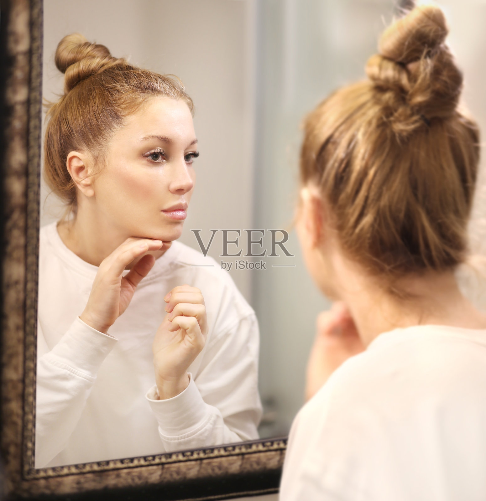 涂抹面霜,神奇的抗衰老面霜照片摄影图片