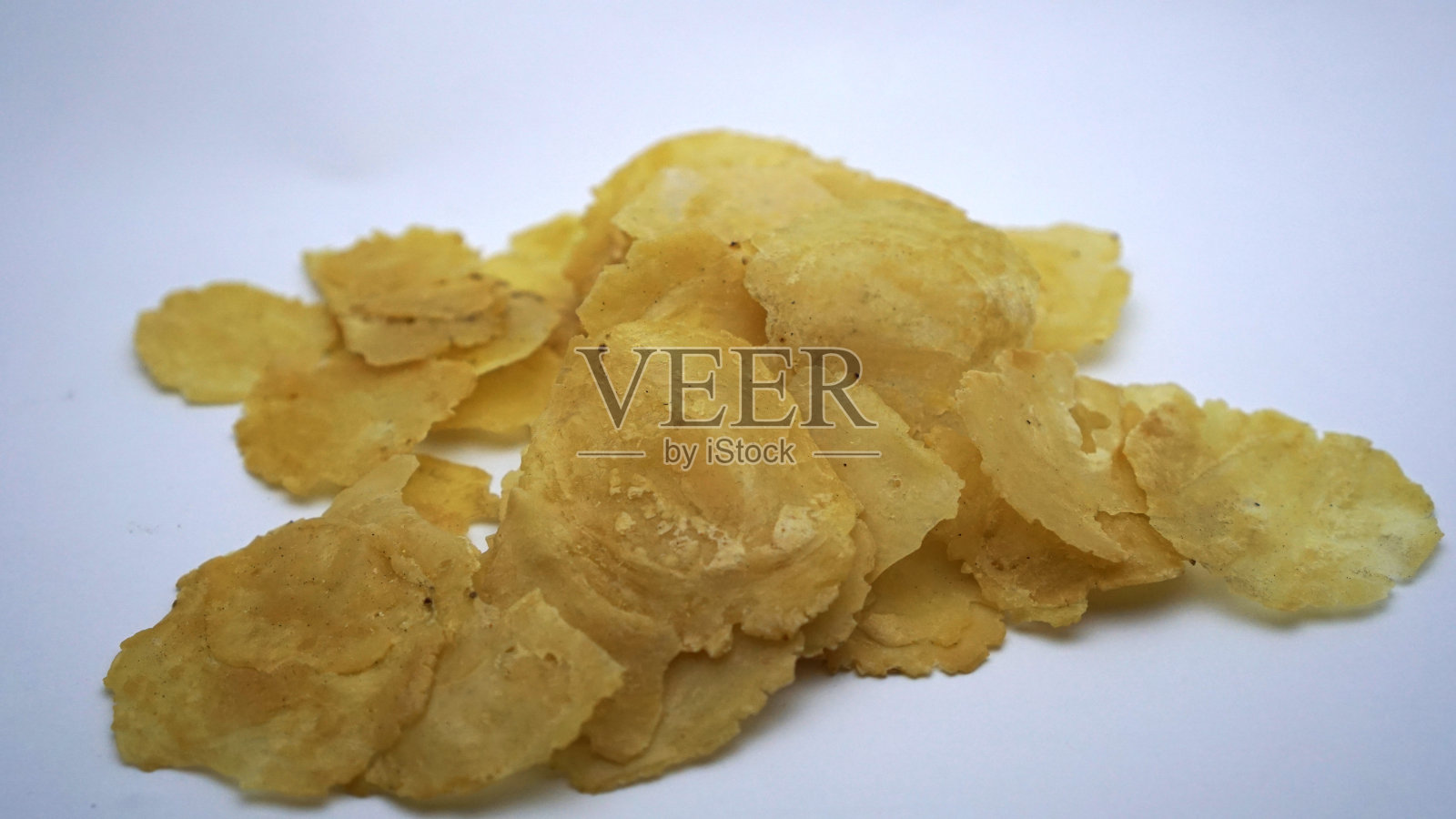 印尼的一种零食饼干。甜瓜饼干是用甜瓜籽打至扁平,油炸后做成的,通常用于印尼菜,如soto,gado-gado等照片摄影图片