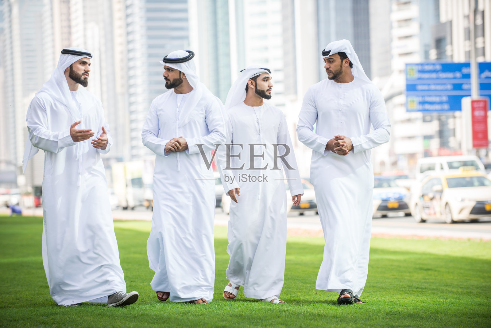 迪拜的一群商人照片摄影图片