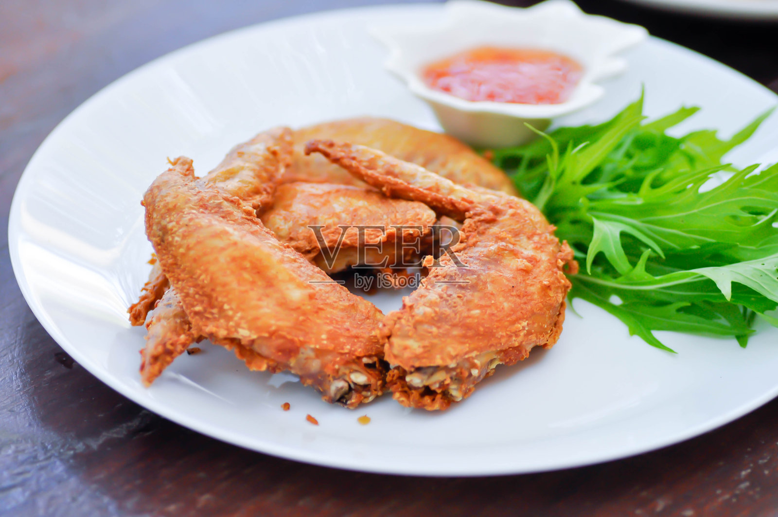 炸鸡肉,炸鸡肉或鸡翅照片摄影图片