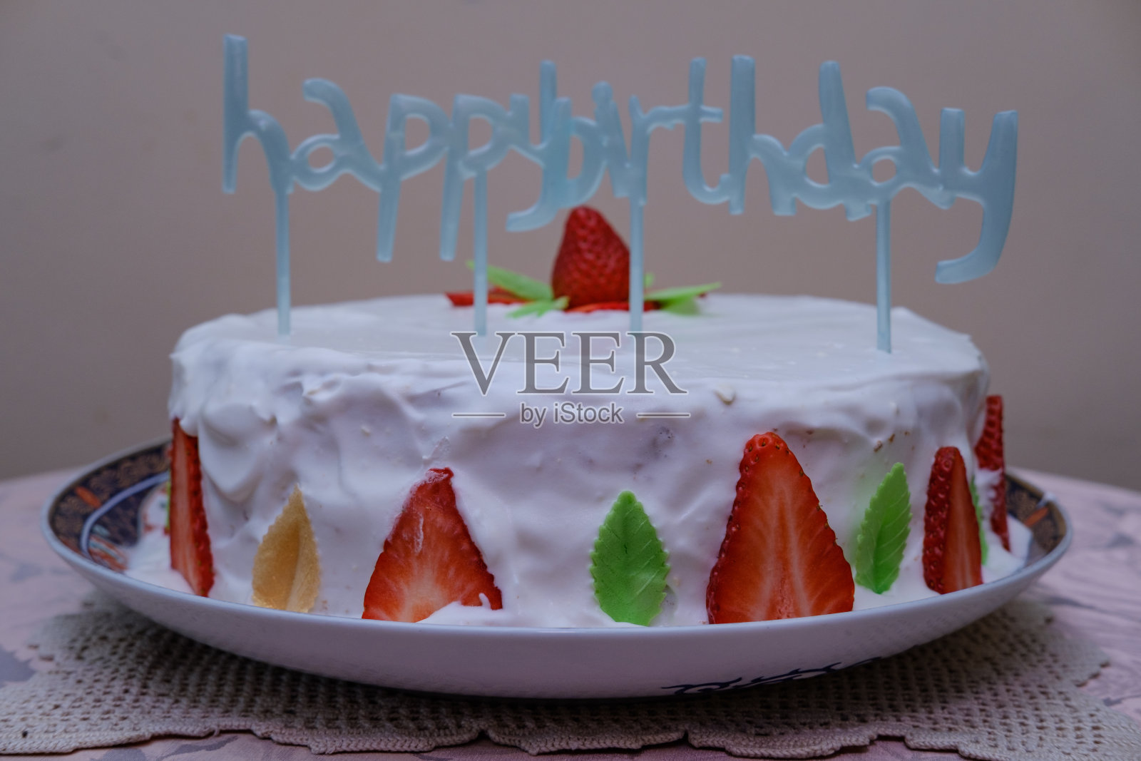 草莓生日蛋糕照片摄影图片