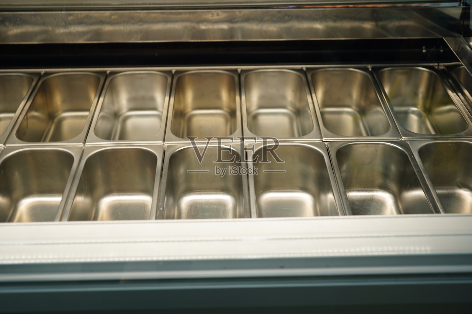 透明玻璃冰箱照片摄影图片