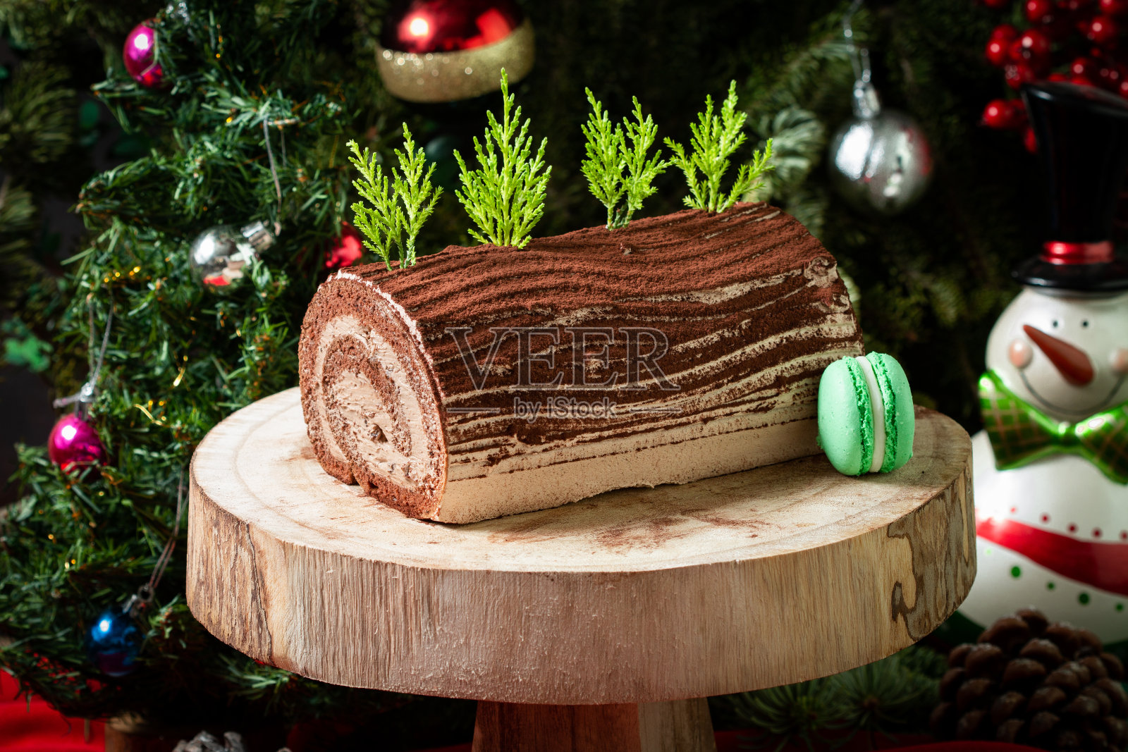 原木蛋糕,巧克力原木蛋糕,原木蛋糕,整块蛋糕,法式蛋糕,法式蛋糕,可可蛋糕照片摄影图片