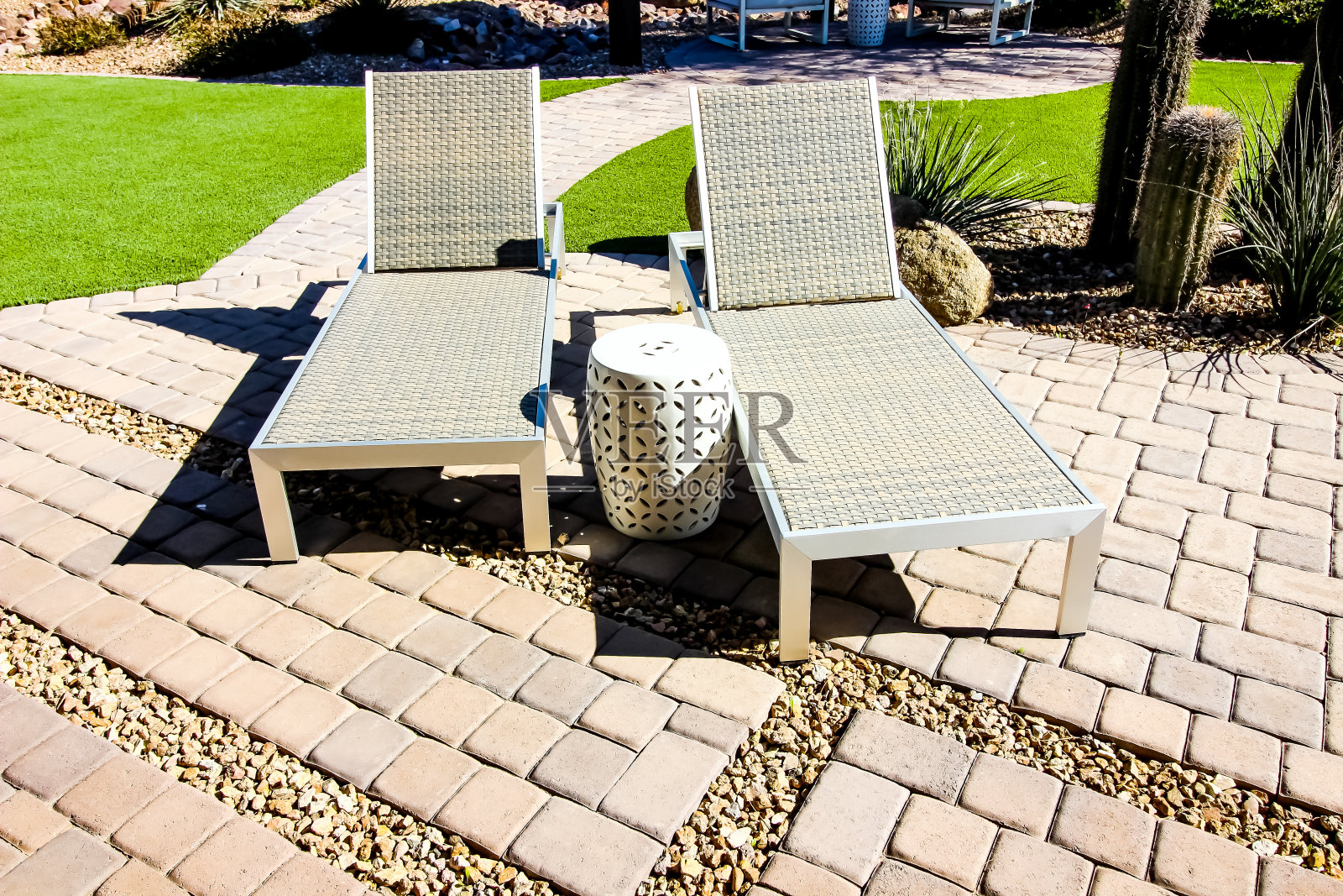 躺椅在铺路机露台照片摄影图片