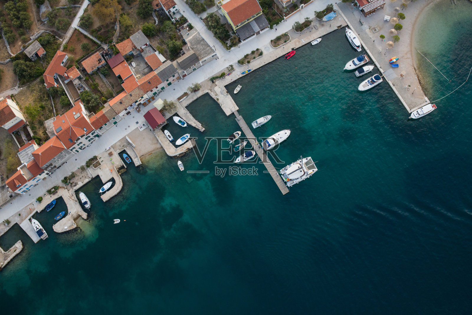 从空中俯瞰克罗地亚克拉帕尼岛照片摄影图片