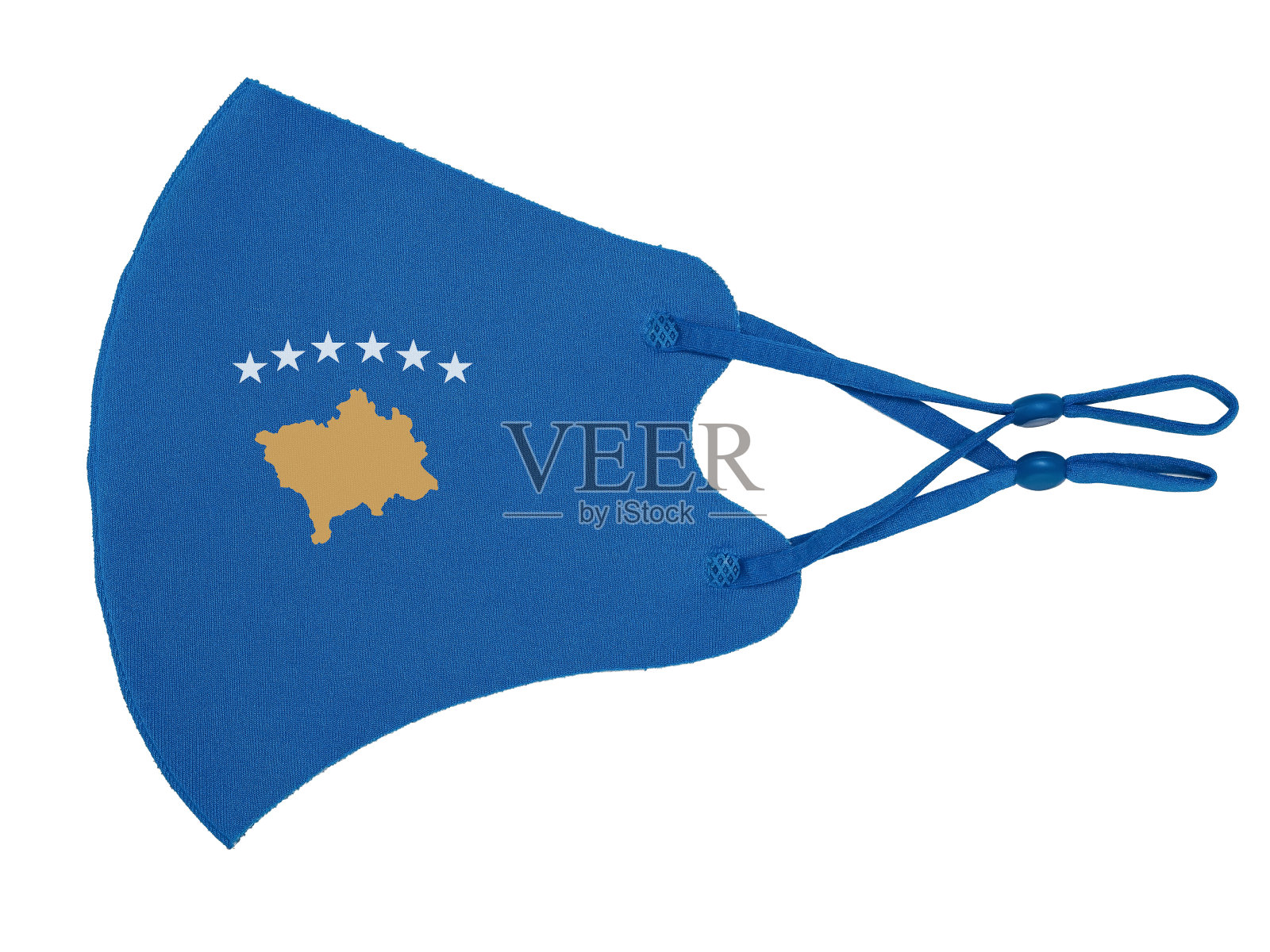 蓝色棉质可重复使用的布料防护口罩看起来像科索沃共和国的国旗孤立在白色的背景上。照片摄影图片