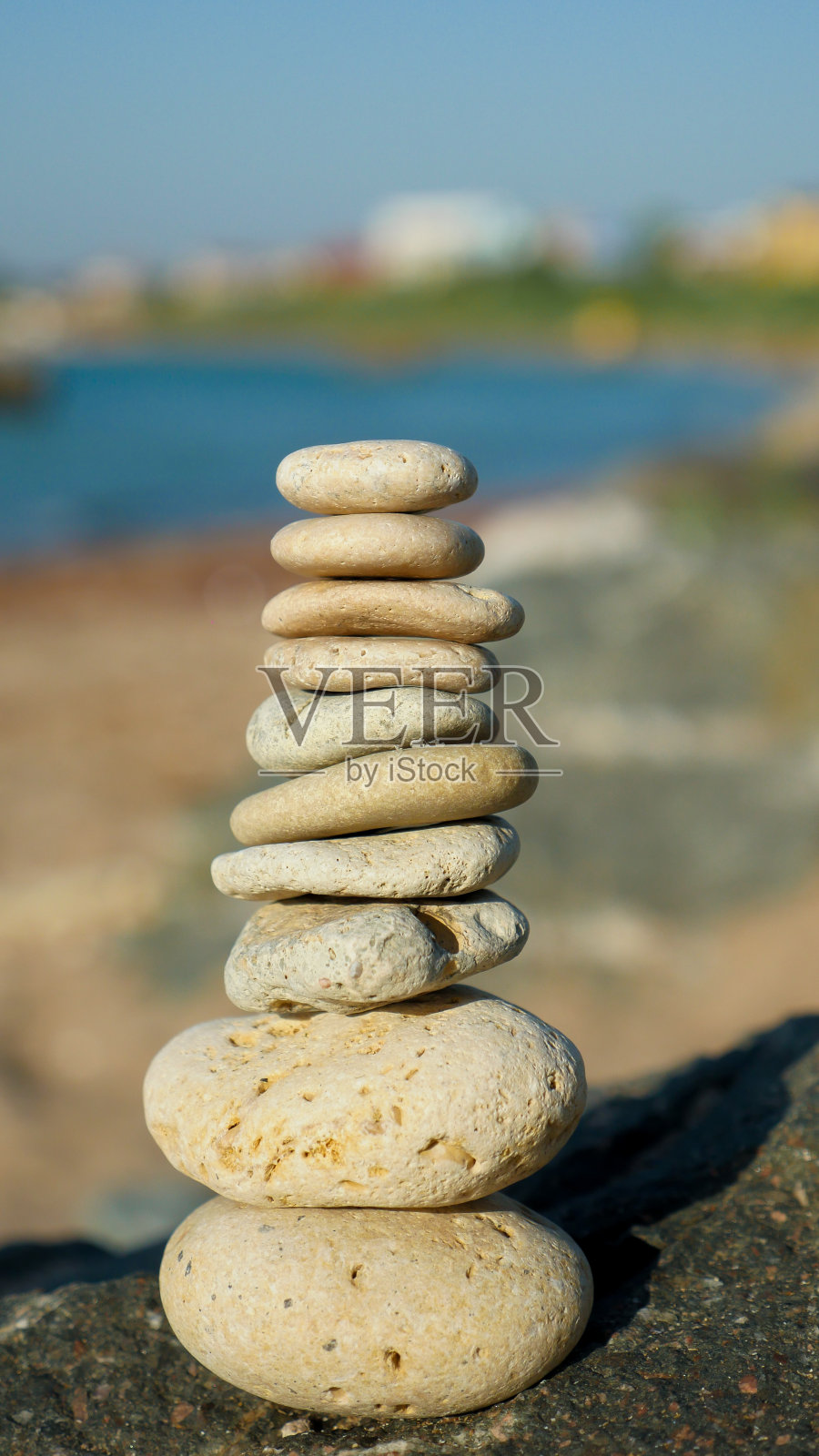 平衡的石头。照片摄影图片