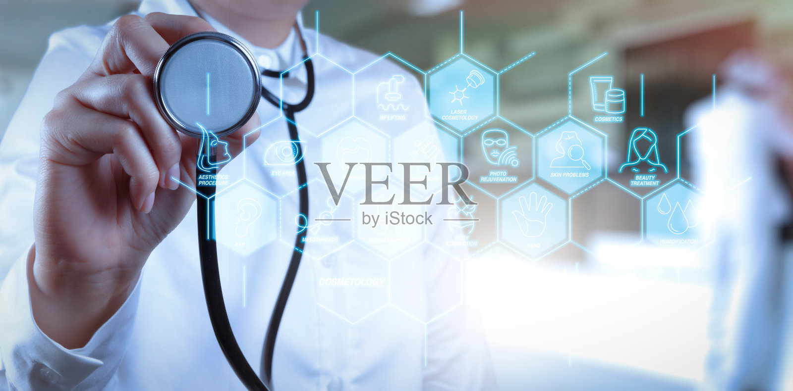 美容过程与美容,身体护理,保健,健康治疗虚拟图表和校正,年轻化,抗衰老程序。医学博士工作与现代计算机接口照片摄影图片