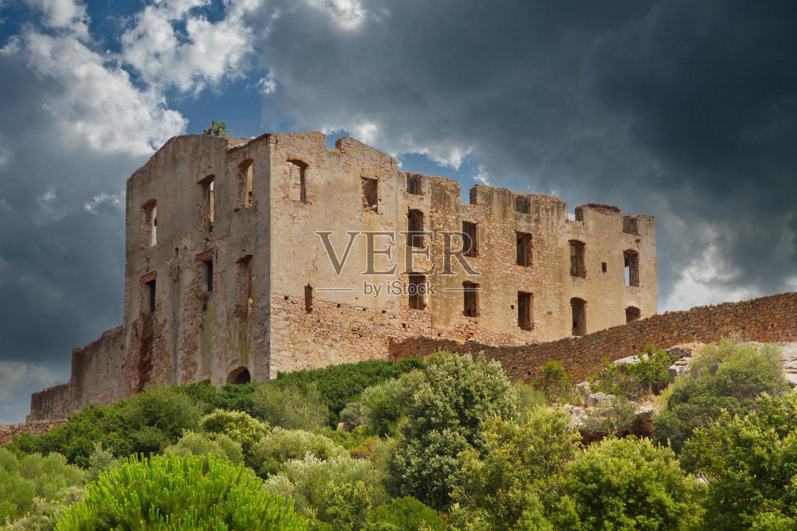 巴拉格尼地区科西嘉岛一处房屋的废墟照片摄影图片