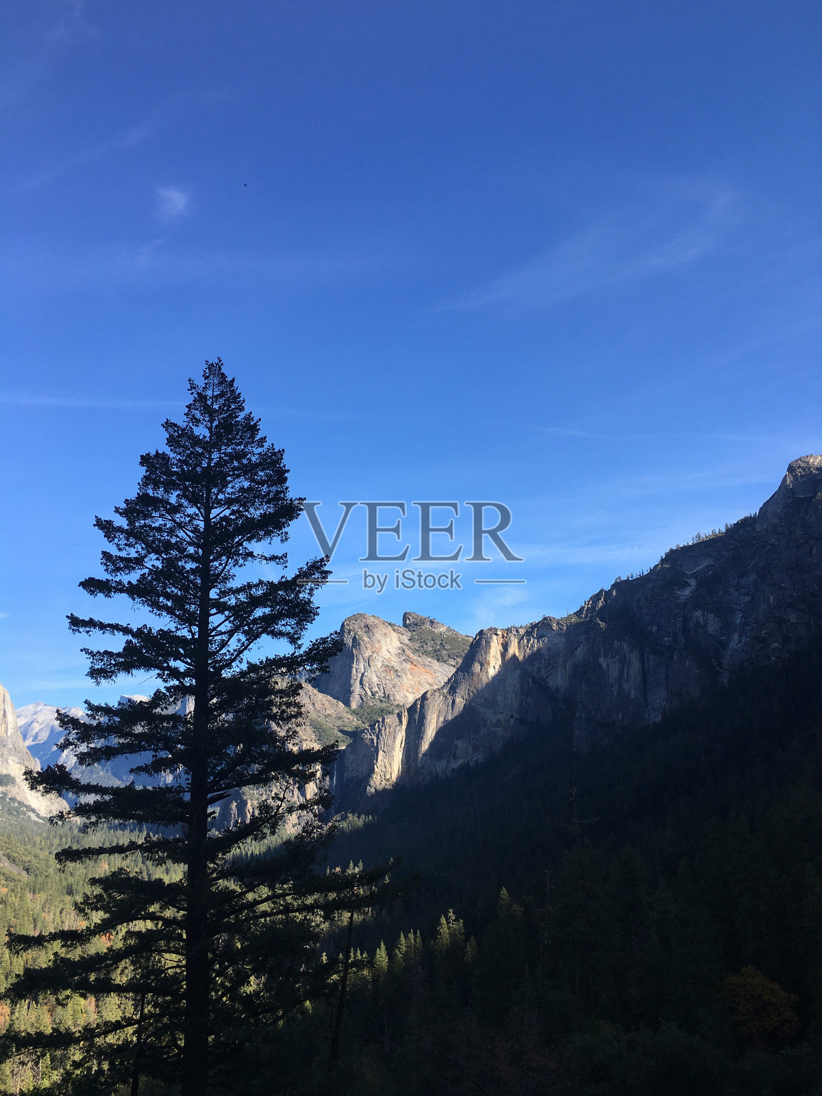 11月,约塞米蒂山谷的隧道景观。照片摄影图片