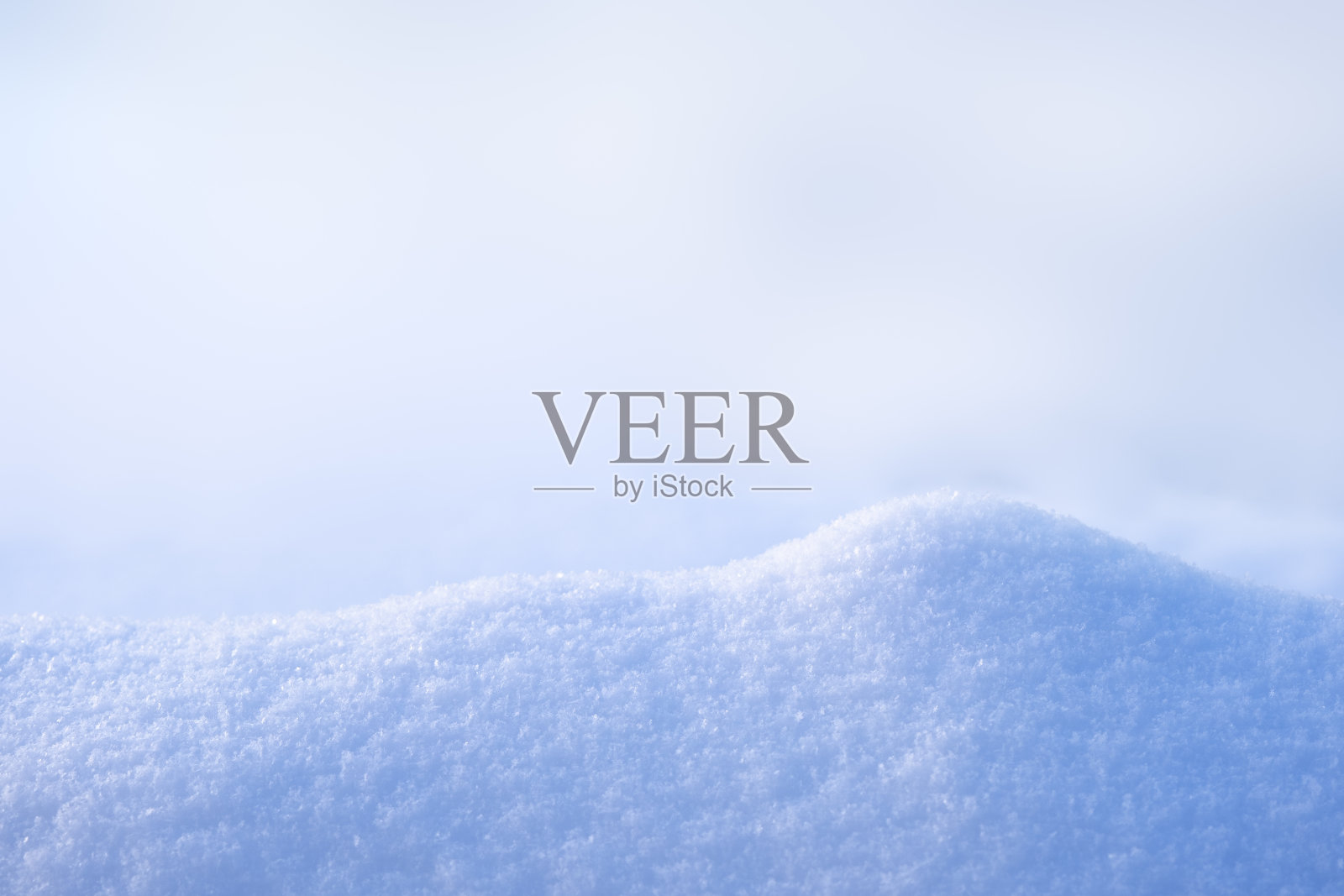 由雪堆形成的天然平台,用于实物展示或展示产品。照片摄影图片