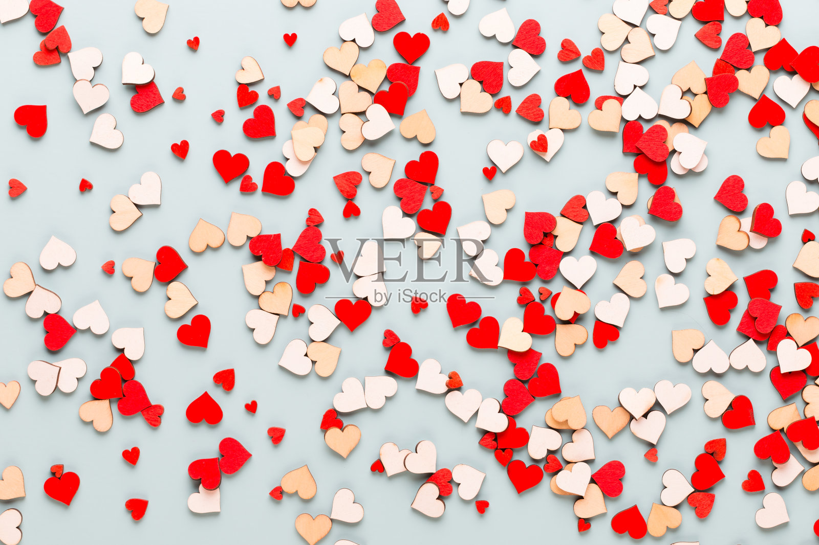 情人节快乐的背景。在柔和的背景上有一颗小小的心。照片摄影图片