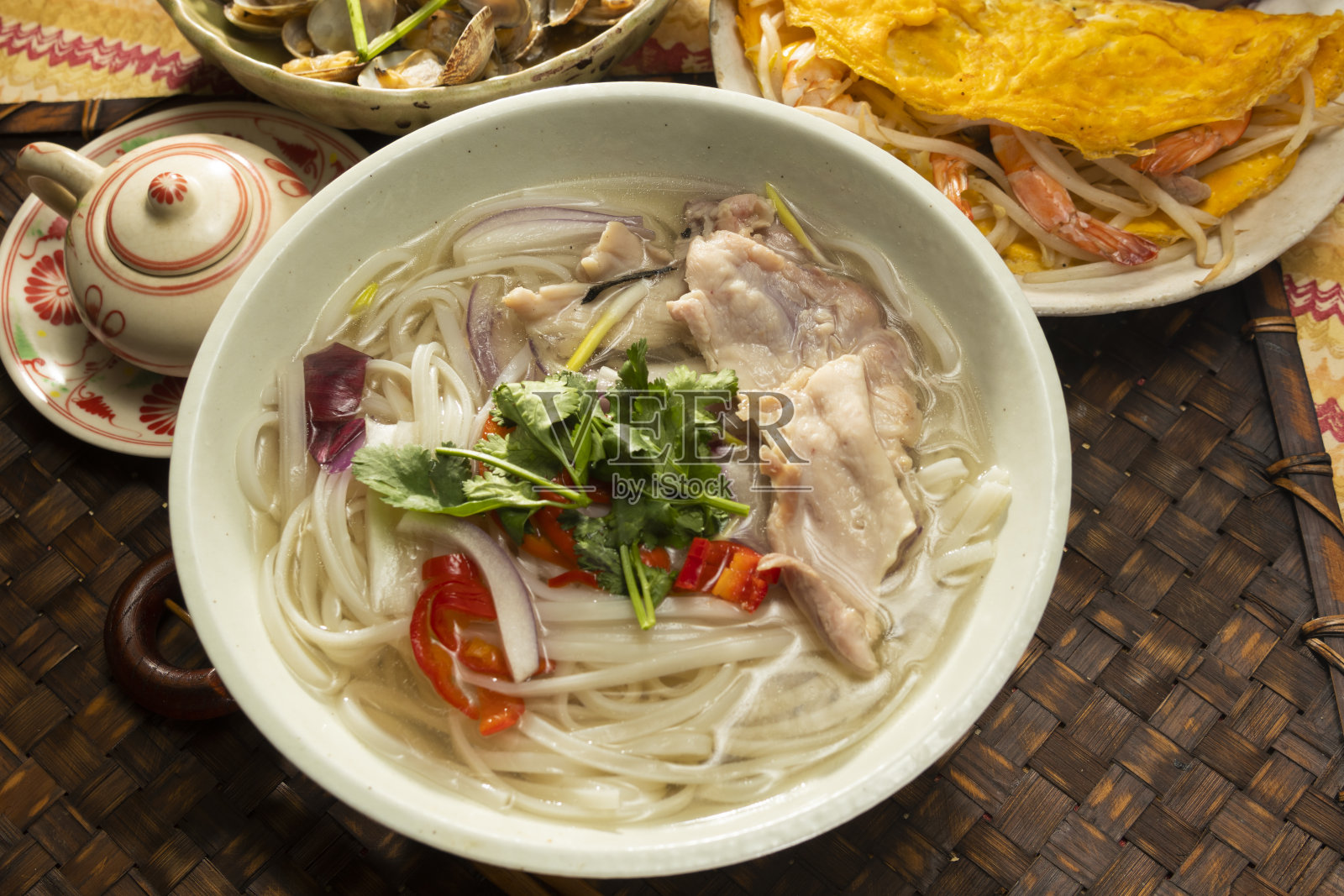 鸡肉越南河粉照片摄影图片