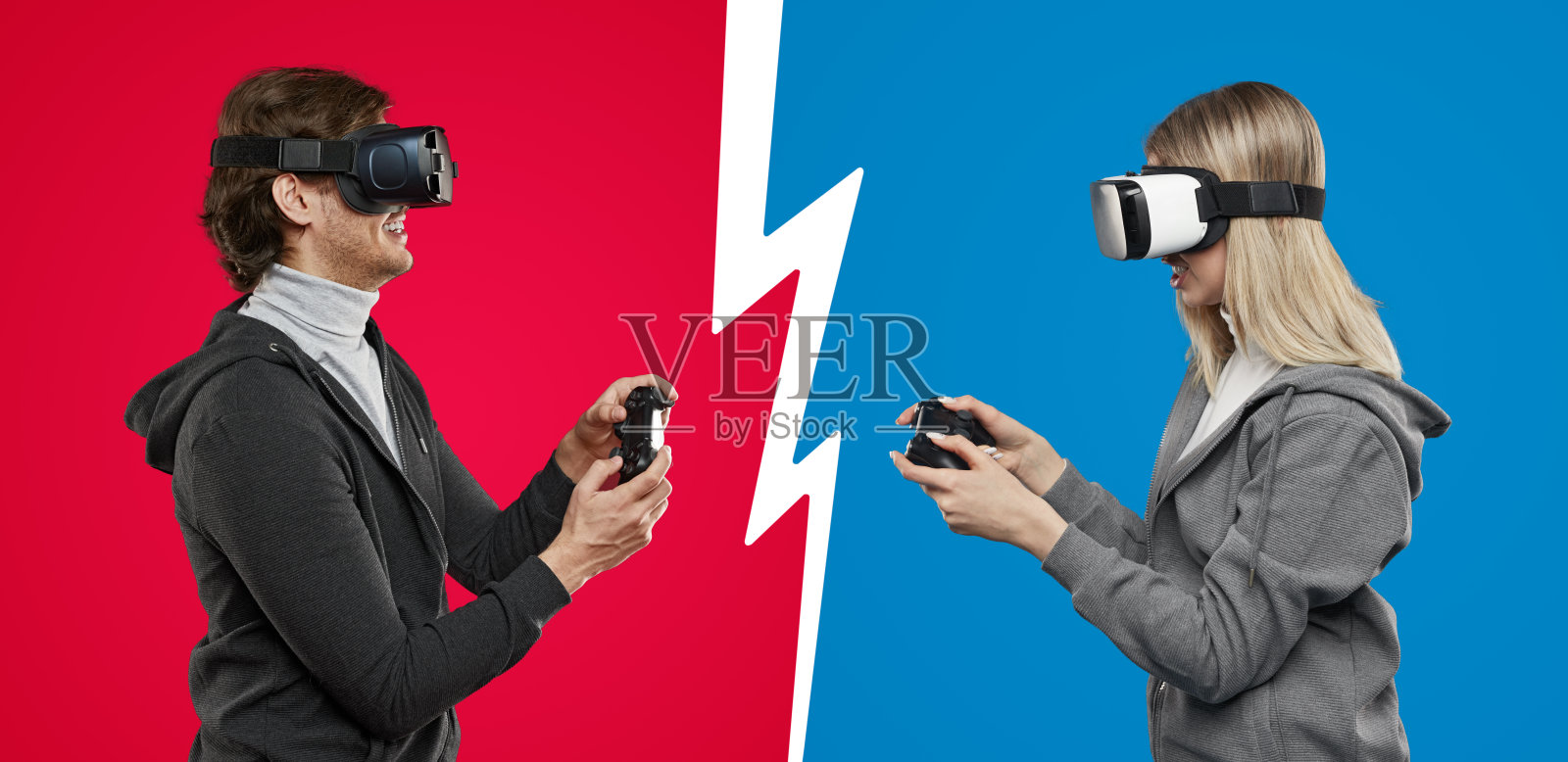 男人和女人戴着VR护目镜互相比赛照片摄影图片