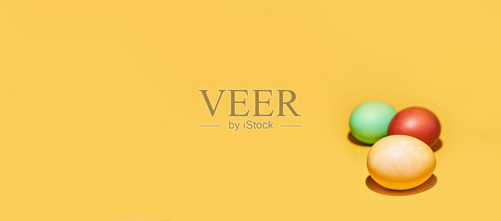 黄色背景上画着复活节彩蛋的横幅。东正教的复活节,有个地方可以模仿照片摄影图片