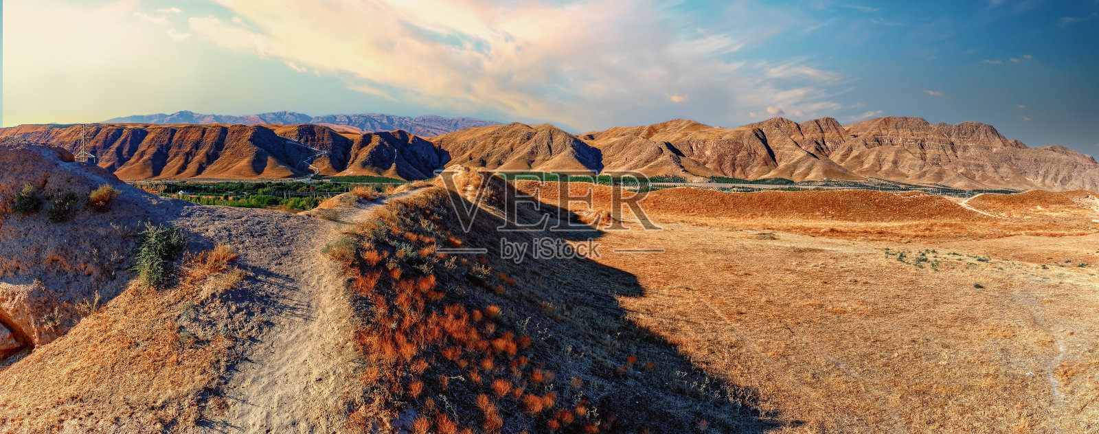 土库曼斯坦南部靠近伊朗边境的三Kopet Dag山脉照片摄影图片