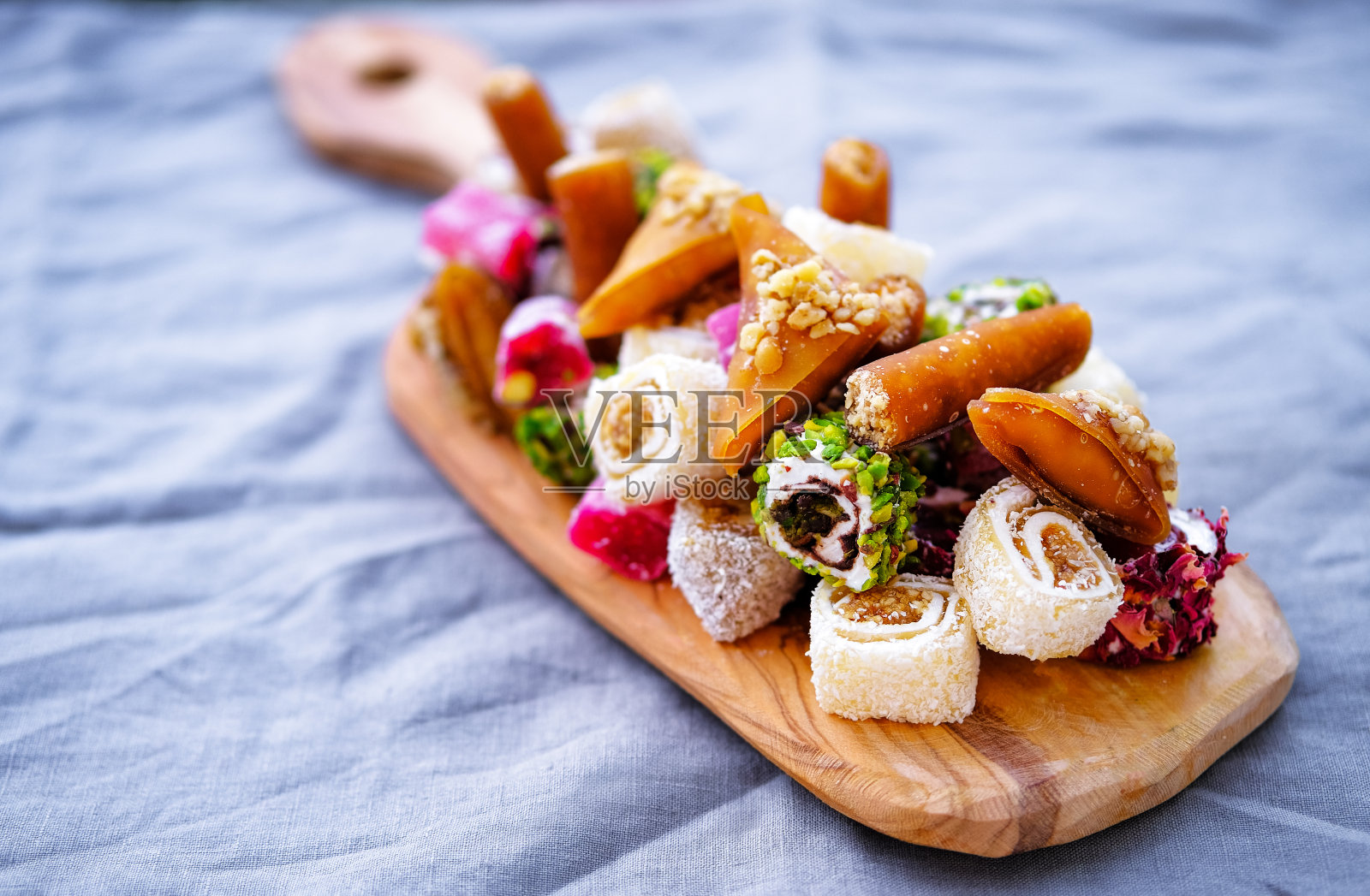 传统茶,土耳其软糖。照片摄影图片