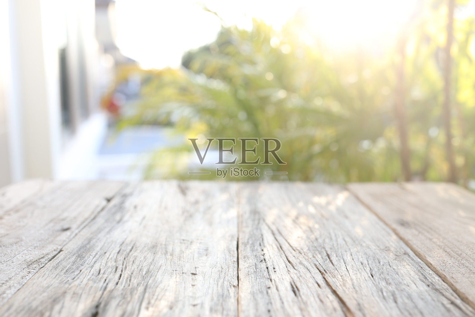 古老的木质表面和阳光下的自然景观照片摄影图片