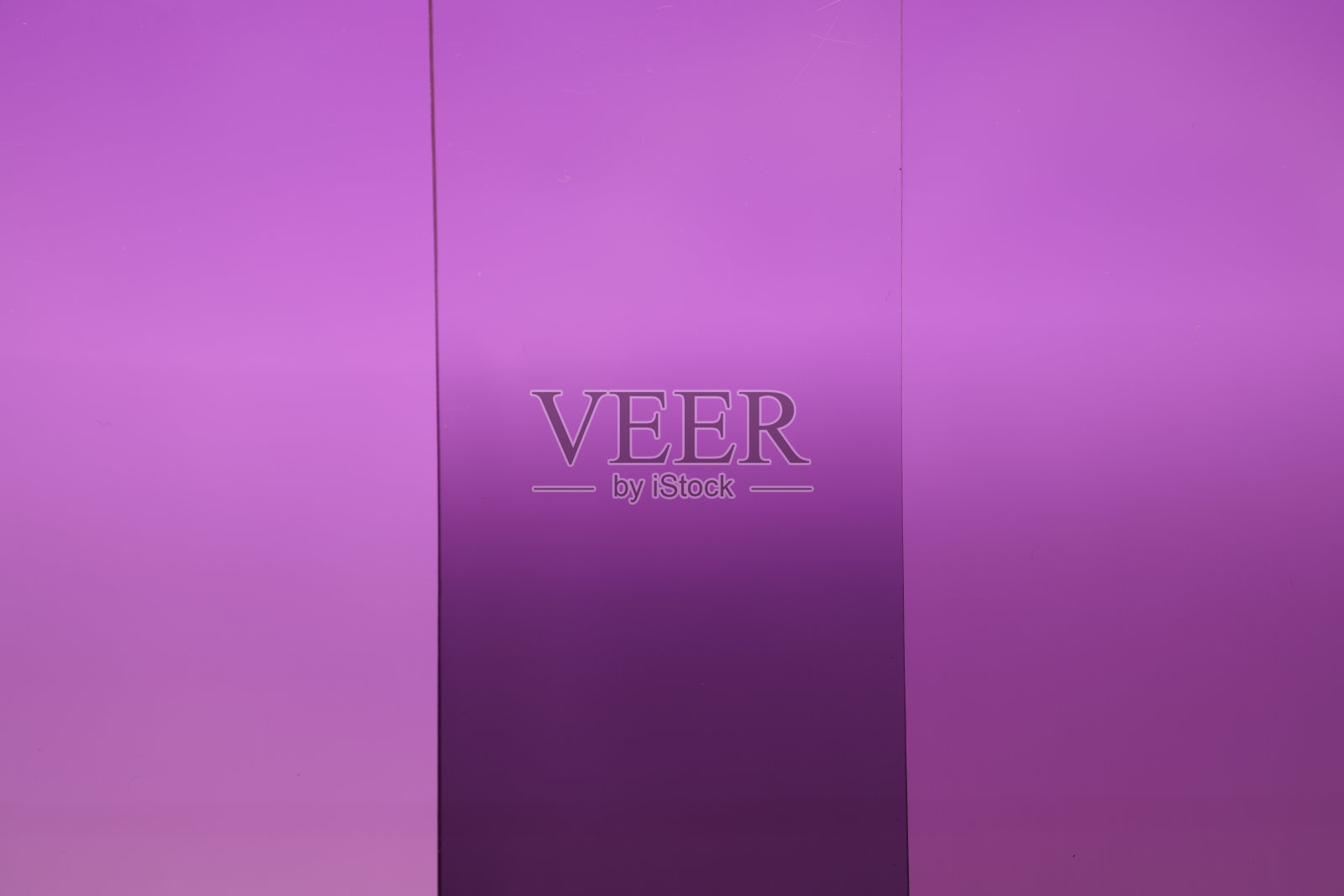 在彩色背景前拍摄照片的渐变滤镜照片摄影图片