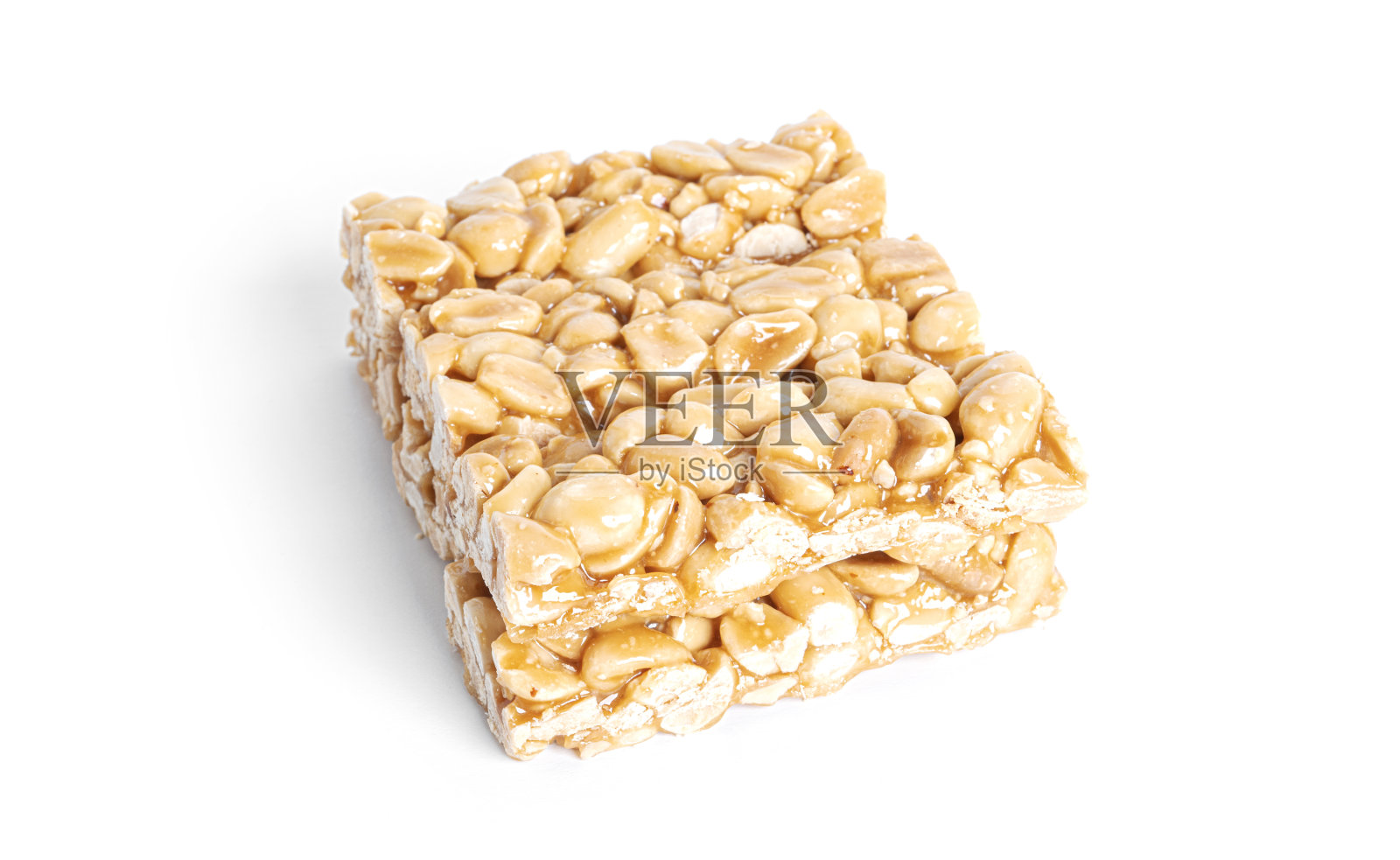 花生脆孤立在白色背景上。花生在焦糖。自然糖果照片摄影图片