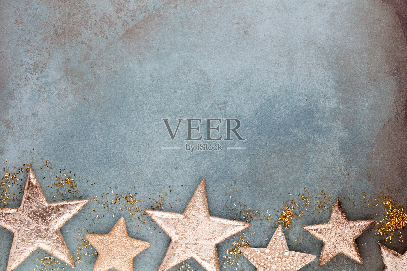 圣诞之星装饰。蓝色背景上的圣诞星。照片摄影图片