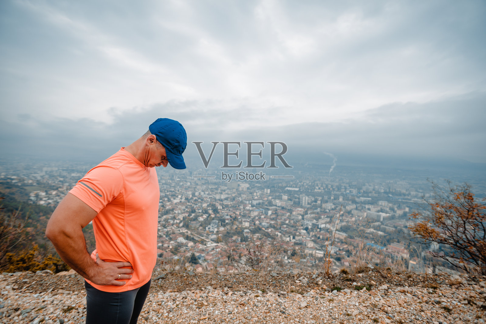 健康的中年男子照片摄影图片