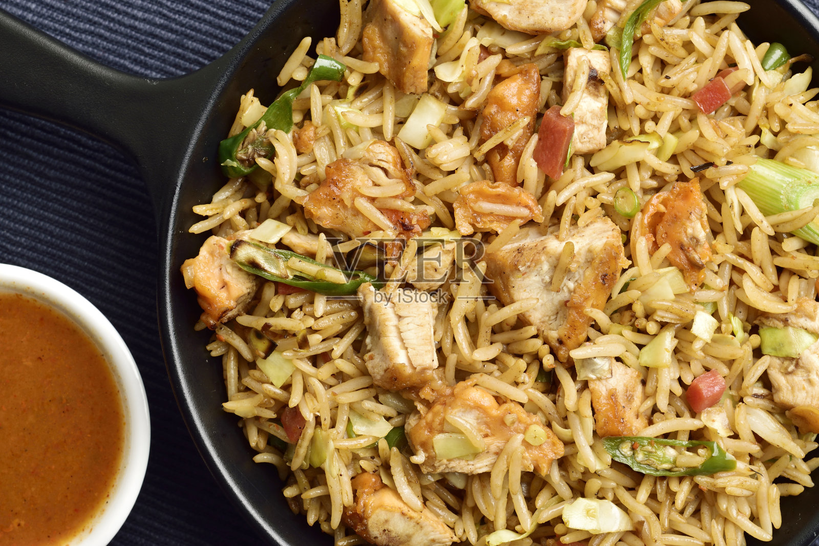 鸡肉炒饭的特写照片摄影图片