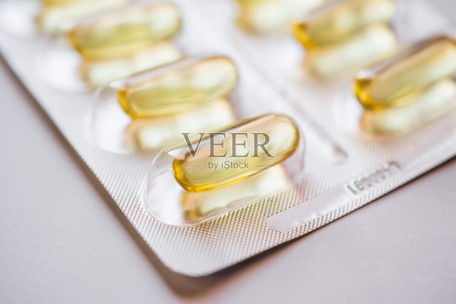 鱼油胶囊,欧米茄3,维生素D照片摄影图片