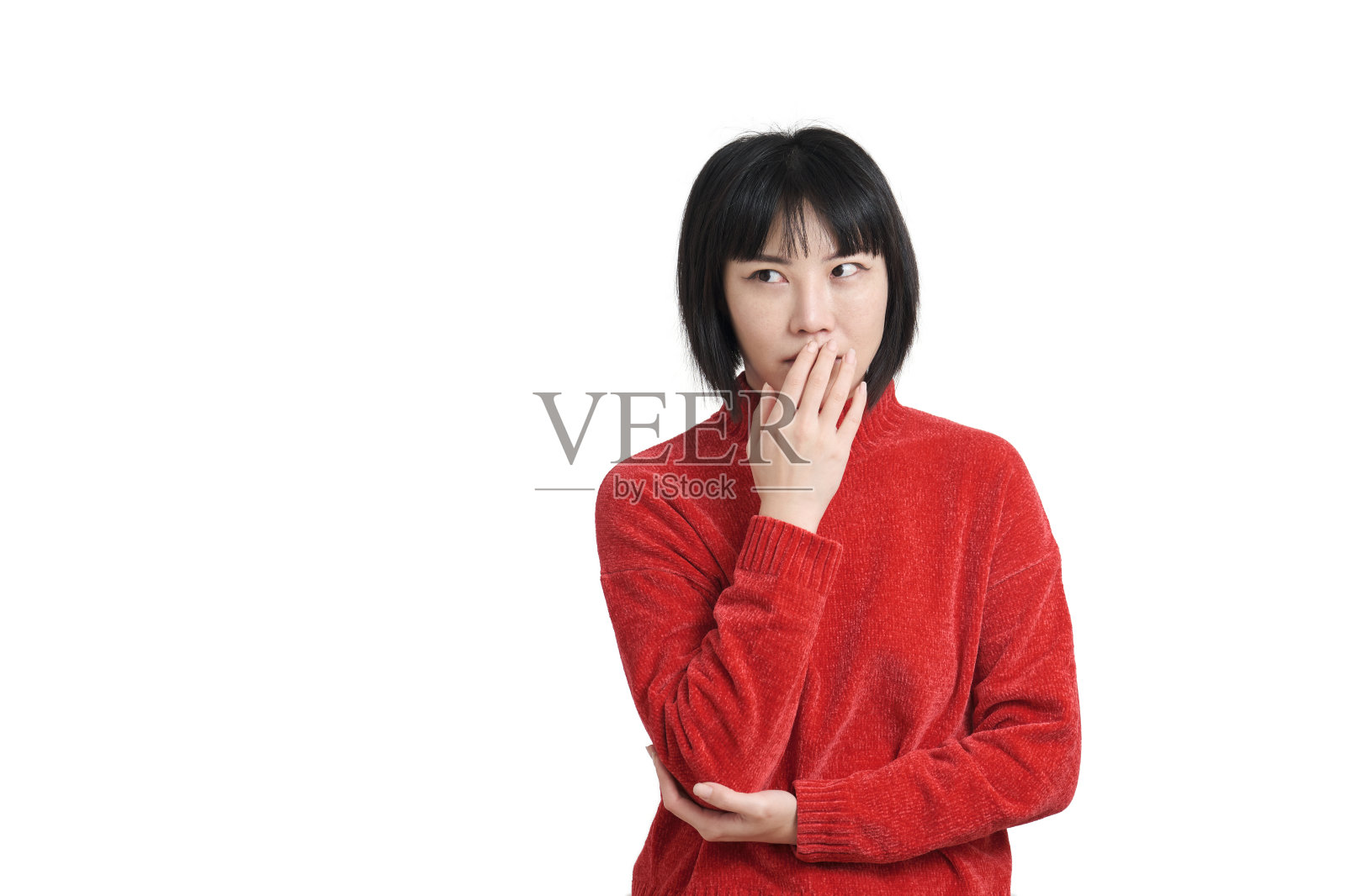 穿着红色冬季毛衣的焦虑的年轻亚洲女性,已隔离照片摄影图片
