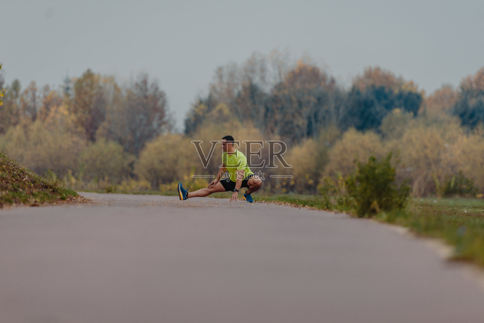 中年健康男子照片摄影图片