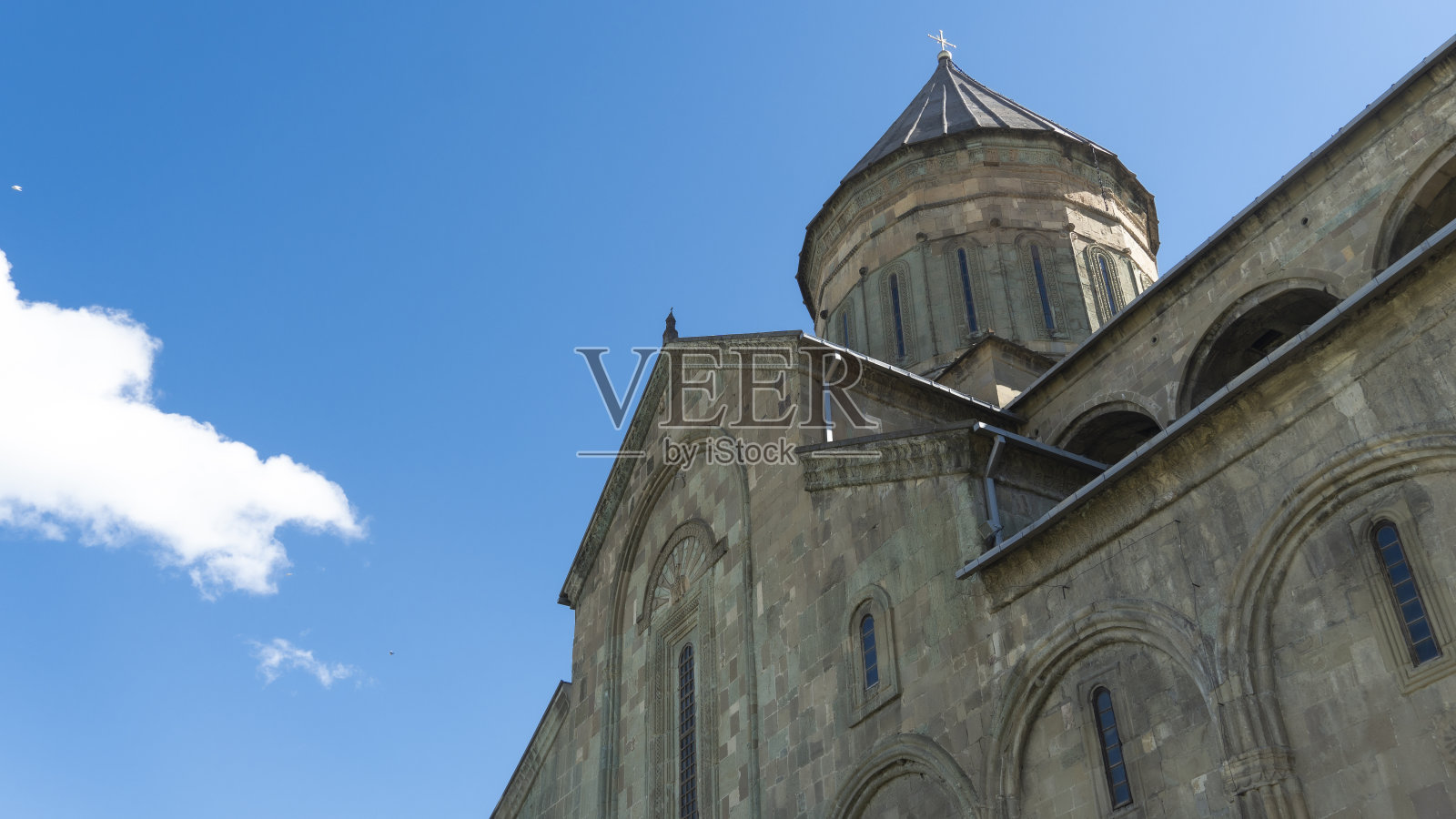 老教堂。山上的修道院。大的老教堂照片摄影图片