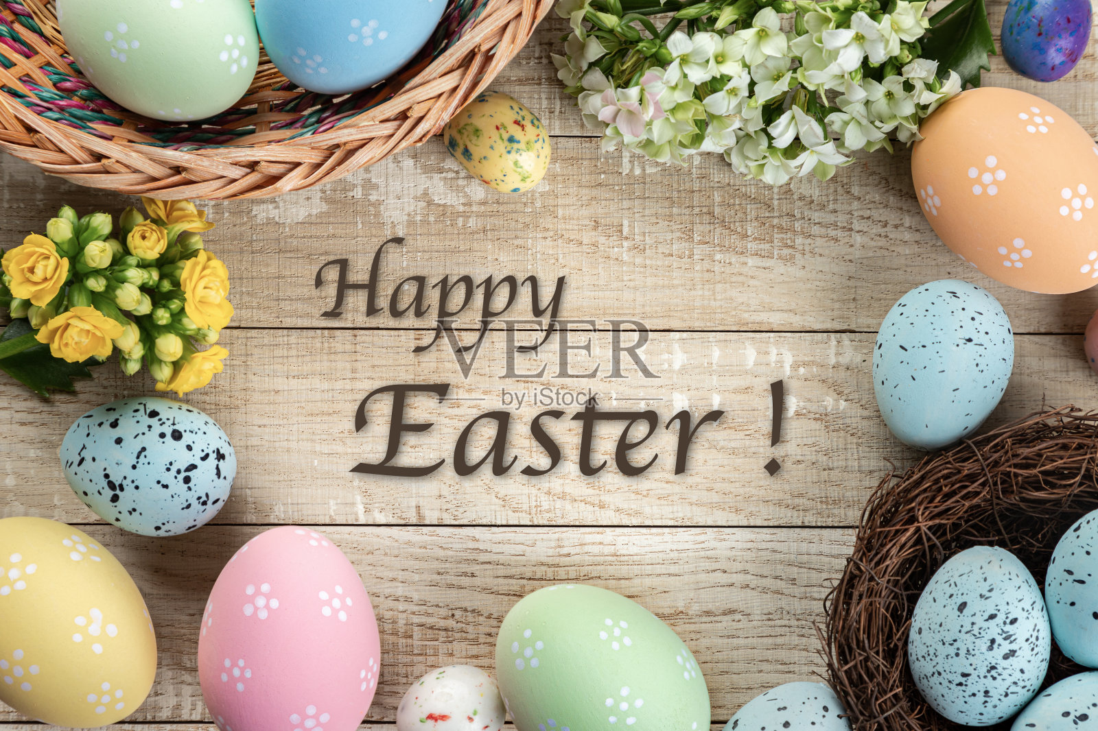 复活节的边缘装饰着蛋和花照片摄影图片