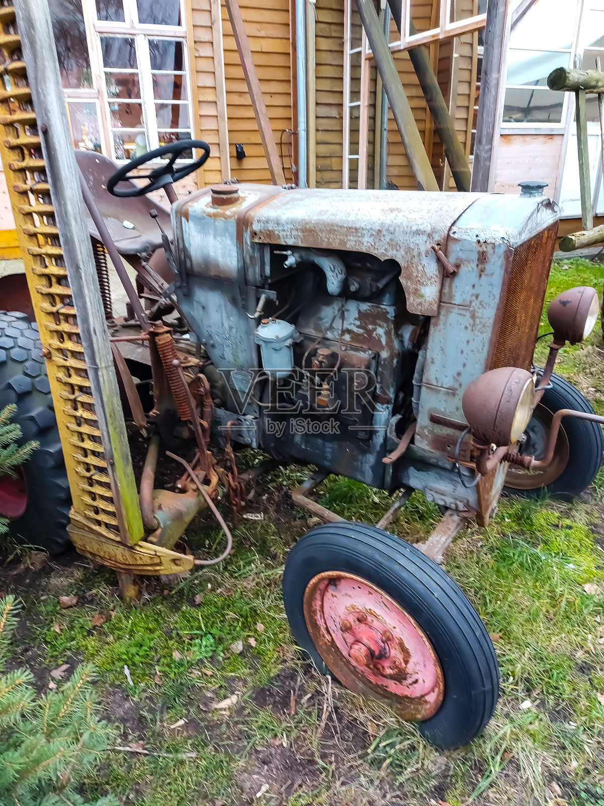 老生锈的拖拉机照片摄影图片