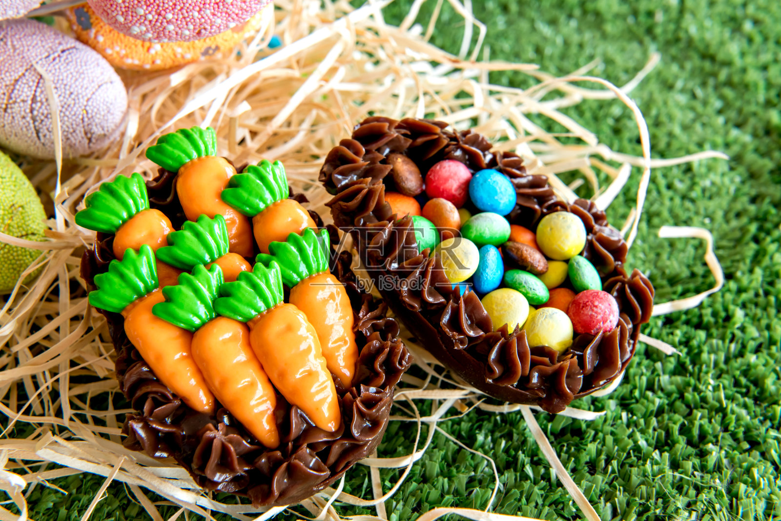 美味的巧克力复活节蛋,复活节的概念照片摄影图片