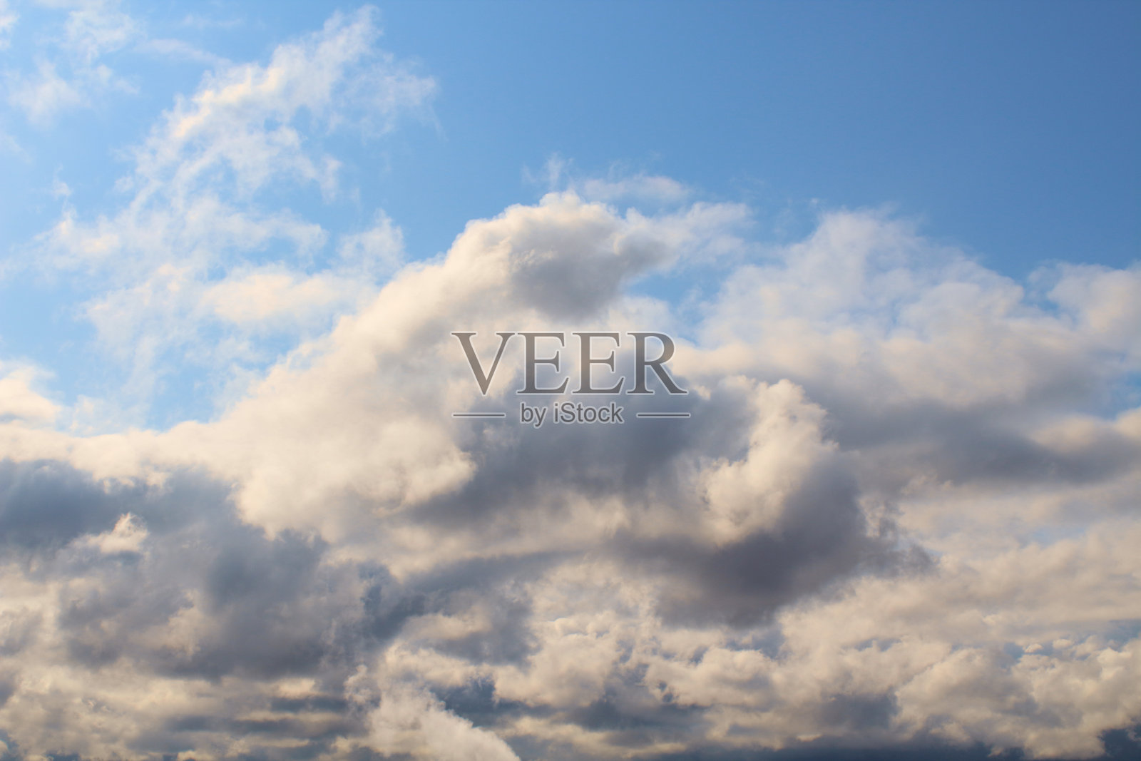 美丽的雷云。特写镜头。背景。风景。照片摄影图片