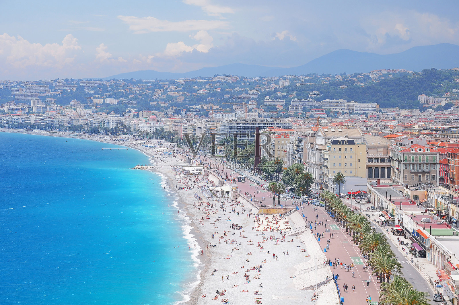 夏日海滩和城市的景色。好了。照片摄影图片