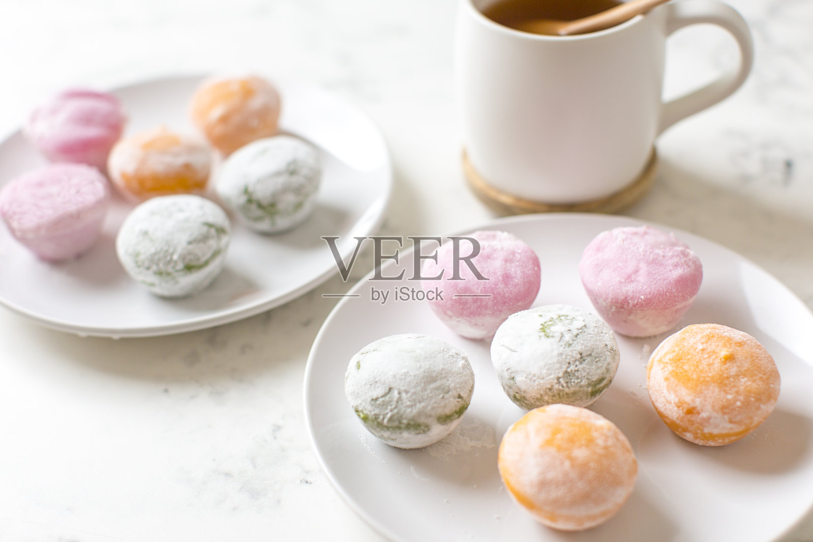 桌上有麻糬冰淇淋照片摄影图片