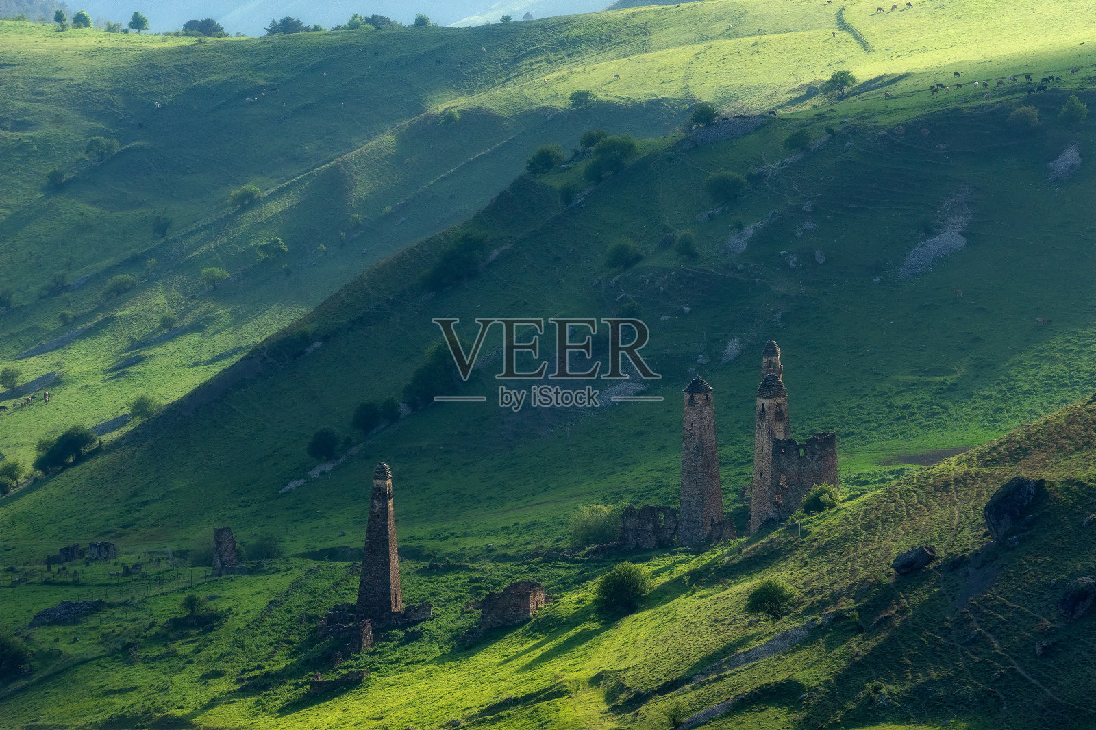 印古什的高加索山脉照片摄影图片