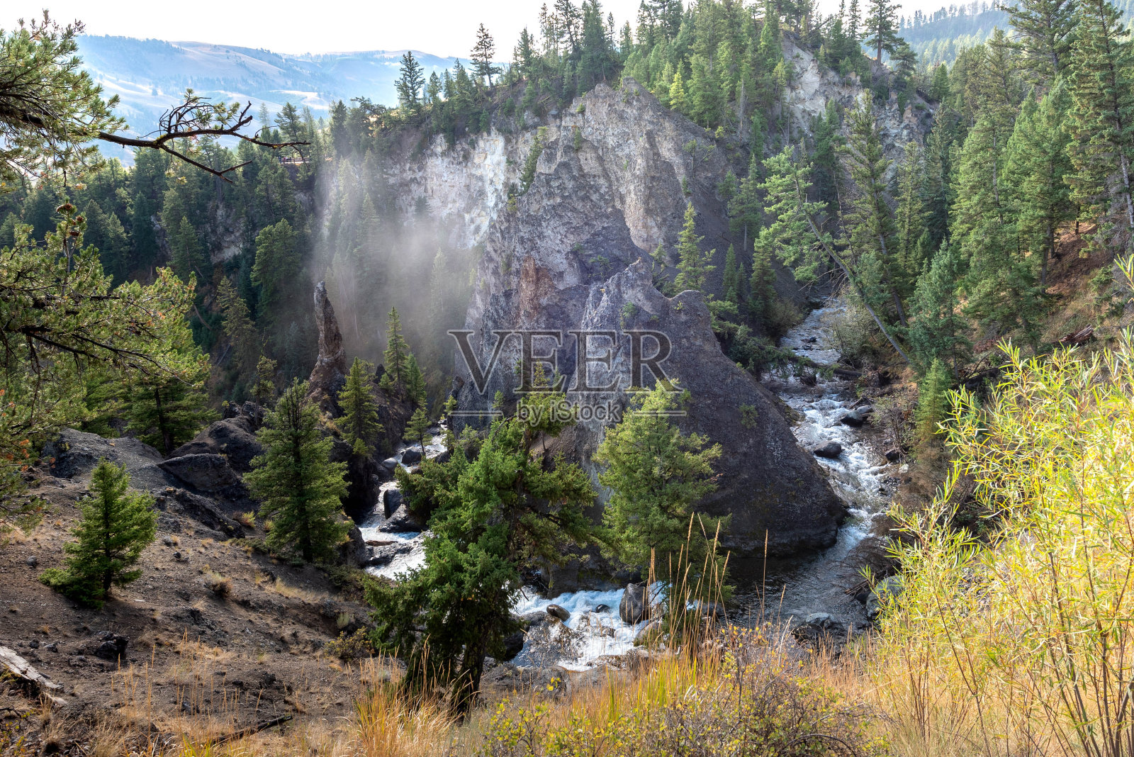黄石河和瀑布照片摄影图片
