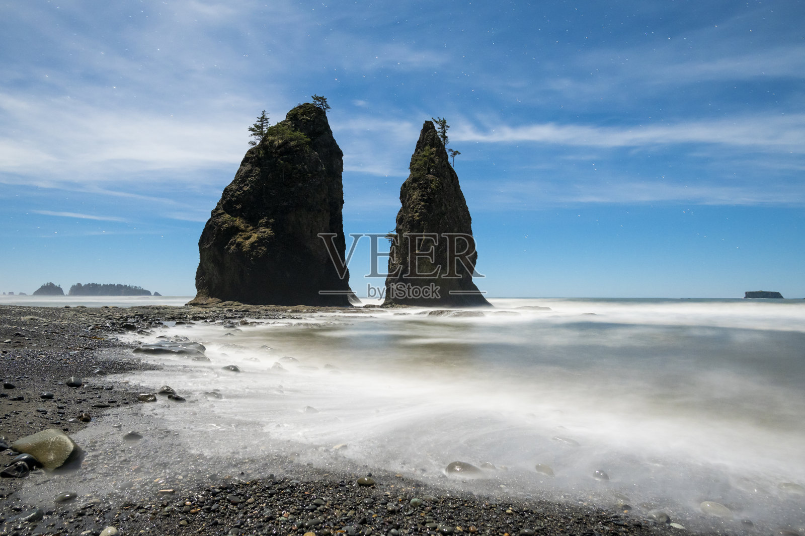 夜晚奥林匹克国家公园海岸的海蚀柱照片摄影图片