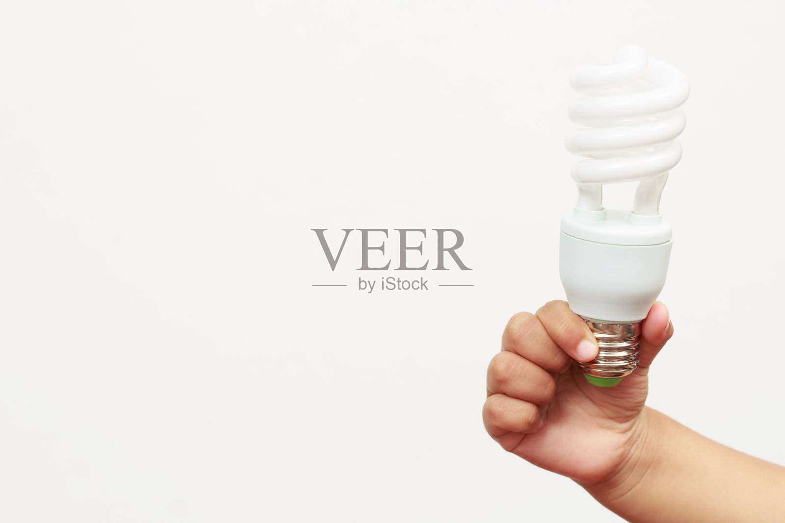 LED灯泡可以为你节省几乎两倍的电费。照片摄影图片